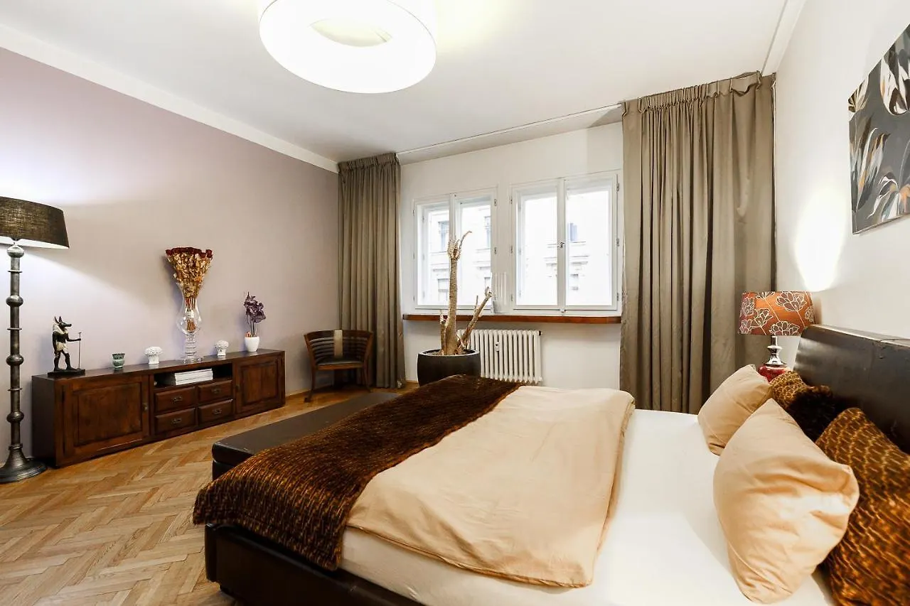 Luxury Apartment Dlouha Praga 0*,